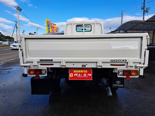 トヨエース ロングシングルジャストロー 4WDディーゼルターボ 積載量1,250kg 後輪シングルタイヤ 5速マニュアル 禁煙車 フォグランプ ヘッドライトレベライザー アイドルアップ ・排ガス浄化スイッチ(24枚目)