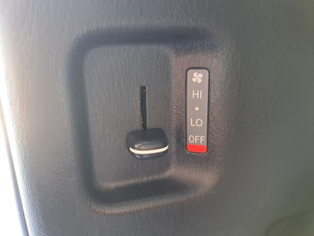 ハイエースバン ロングDX GLパッケージ 4WDディーゼルターボ 5ドア・6人乗り 寒冷地仕様 Wエアコン・Rヒーター ナビ・テレビ・バックカメラ 電動格納ミラー ビルトインETC パワーヒート・排ガス浄化スイッチ キーレスエントリー(9枚目)