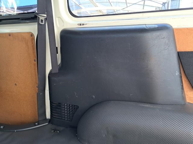 ハイエースバン ロングDX GLパッケージ 4WDディーゼルターボ 5ドア・6人乗り 寒冷地仕様 Wエアコン・Rヒーター ナビ・テレビ・バックカメラ 電動格納ミラー ビルトインETC パワーヒート・排ガス浄化スイッチ キーレスエントリー(10枚目)