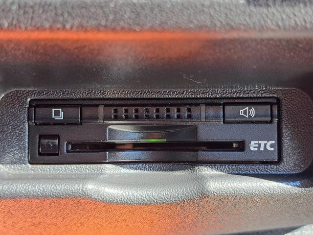 ハイエースバン ロングDX GLパッケージ 4WDディーゼルターボ 5ドア・6人乗り 寒冷地仕様 Wエアコン・Rヒーター ナビ・テレビ・バックカメラ 電動格納ミラー ビルトインETC パワーヒート・排ガス浄化スイッチ キーレスエントリー(15枚目)