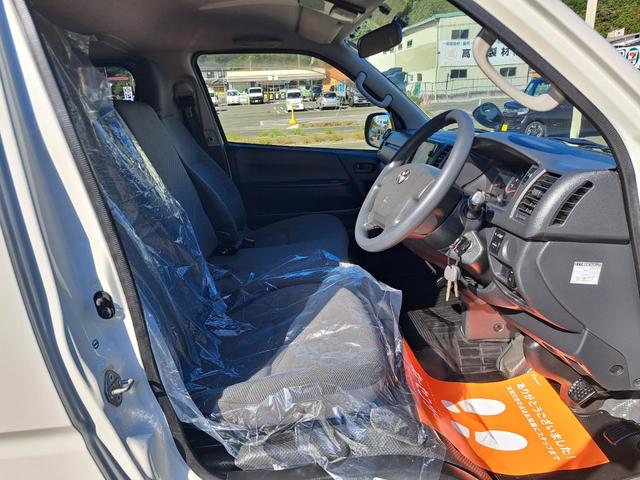 ハイエースバン ロングDX GLパッケージ 4WDディーゼルターボ 5ドア・6人乗り 寒冷地仕様 Wエアコン・Rヒーター ナビ・テレビ・バックカメラ 電動格納ミラー ビルトインETC パワーヒート・排ガス浄化スイッチ キーレスエントリー(33枚目)