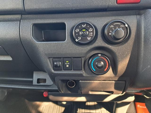 ハイエースバン ロングDX GLパッケージ 4WDディーゼルターボ 5ドア・6人乗り 寒冷地仕様 Wエアコン・Rヒーター ナビ・テレビ・バックカメラ 電動格納ミラー ビルトインETC パワーヒート・排ガス浄化スイッチ キーレスエントリー(50枚目)