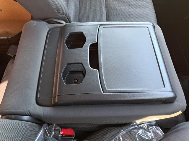 ハイエースバン ロングDX GLパッケージ 4WDディーゼルターボ 5ドア・6人乗り 寒冷地仕様 Wエアコン・Rヒーター ナビ・テレビ・バックカメラ 電動格納ミラー ビルトインETC パワーヒート・排ガス浄化スイッチ キーレスエントリー(52枚目)