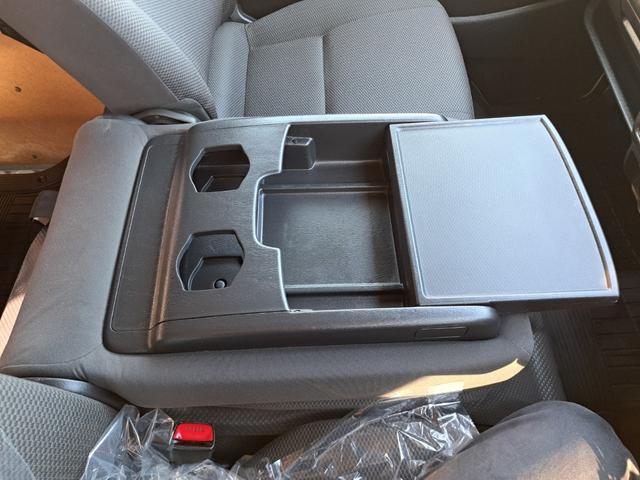 ハイエースバン ロングDX GLパッケージ 4WDディーゼルターボ 5ドア・6人乗り 寒冷地仕様 Wエアコン・Rヒーター ナビ・テレビ・バックカメラ 電動格納ミラー ビルトインETC パワーヒート・排ガス浄化スイッチ キーレスエントリー(53枚目)