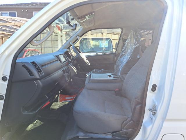 ハイエースバン ロングDX GLパッケージ 4WDディーゼルターボ 5ドア・6人乗り 寒冷地仕様 Wエアコン・Rヒーター ナビ・テレビ・バックカメラ 電動格納ミラー ビルトインETC パワーヒート・排ガス浄化スイッチ キーレスエントリー(64枚目)