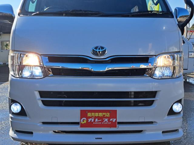 ハイエースバン ロングスーパーＧＬプライムセレ　４ＷＤディーゼルターボ　特別仕様車　寒冷地仕様　モデリスタスポイラー　社外１７インチアルミ　トヨタ純正ナビ・テレビ・バックカメラ　ウッドコンビステアリング　ＥＴＣ　キーレスエントリー　タイベル交換済み（4枚目）