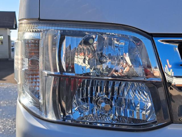 ハイエースバン ロングスーパーＧＬプライムセレ　４ＷＤディーゼルターボ　特別仕様車　寒冷地仕様　モデリスタスポイラー　社外１７インチアルミ　トヨタ純正ナビ・テレビ・バックカメラ　ウッドコンビステアリング　ＥＴＣ　キーレスエントリー　タイベル交換済み（5枚目）