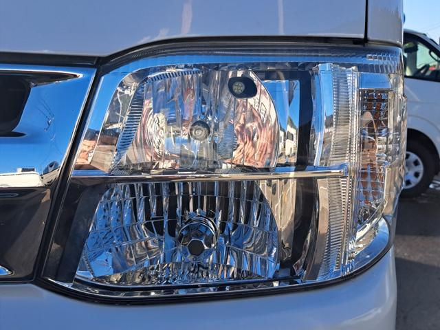 ハイエースバン ロングスーパーＧＬプライムセレ　４ＷＤディーゼルターボ　特別仕様車　寒冷地仕様　モデリスタスポイラー　社外１７インチアルミ　トヨタ純正ナビ・テレビ・バックカメラ　ウッドコンビステアリング　ＥＴＣ　キーレスエントリー　タイベル交換済み（6枚目）