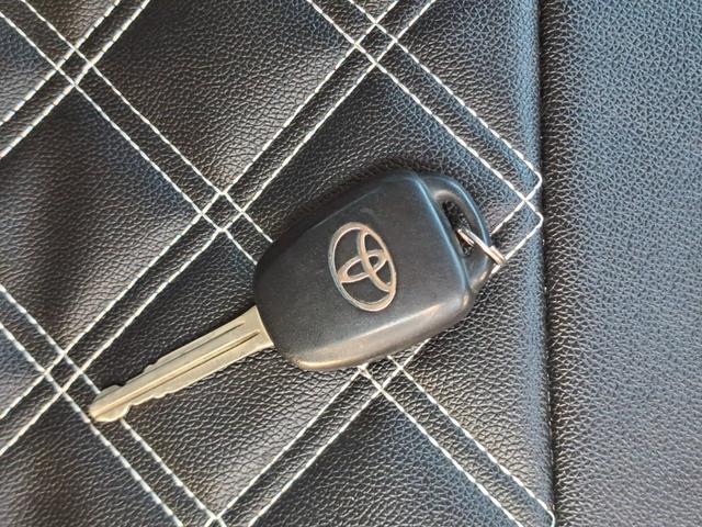 ハイエースバン ロングスーパーＧＬプライムセレ　４ＷＤディーゼルターボ　特別仕様車　寒冷地仕様　モデリスタスポイラー　社外１７インチアルミ　トヨタ純正ナビ・テレビ・バックカメラ　ウッドコンビステアリング　ＥＴＣ　キーレスエントリー　タイベル交換済み（17枚目）