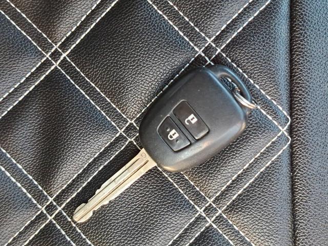 ハイエースバン ロングスーパーＧＬプライムセレ　４ＷＤディーゼルターボ　特別仕様車　寒冷地仕様　モデリスタスポイラー　社外１７インチアルミ　トヨタ純正ナビ・テレビ・バックカメラ　ウッドコンビステアリング　ＥＴＣ　キーレスエントリー　タイベル交換済み（18枚目）