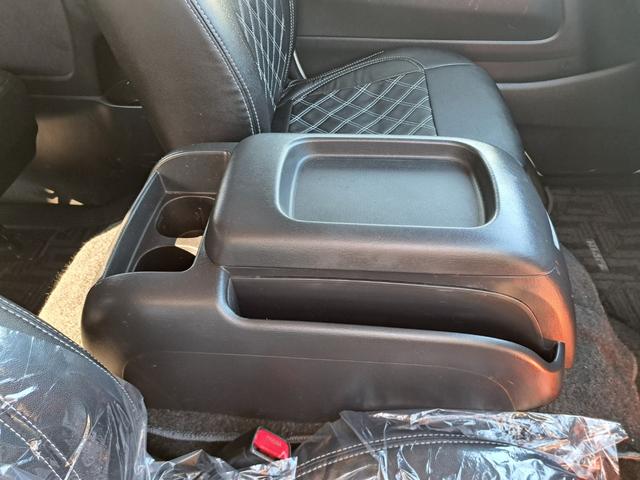 ハイエースバン ロングスーパーＧＬプライムセレ　４ＷＤディーゼルターボ　特別仕様車　寒冷地仕様　モデリスタスポイラー　社外１７インチアルミ　トヨタ純正ナビ・テレビ・バックカメラ　ウッドコンビステアリング　ＥＴＣ　キーレスエントリー　タイベル交換済み（53枚目）