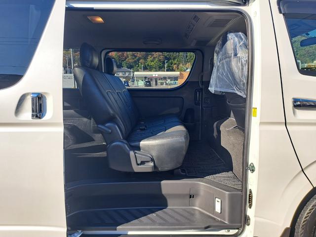 ハイエースバン ロングスーパーＧＬプライムセレ　４ＷＤディーゼルターボ　特別仕様車　寒冷地仕様　モデリスタスポイラー　社外１７インチアルミ　トヨタ純正ナビ・テレビ・バックカメラ　ウッドコンビステアリング　ＥＴＣ　キーレスエントリー　タイベル交換済み（56枚目）