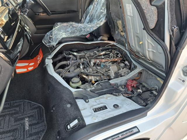 ハイエースバン ロングスーパーＧＬプライムセレ　４ＷＤディーゼルターボ　特別仕様車　寒冷地仕様　モデリスタスポイラー　社外１７インチアルミ　トヨタ純正ナビ・テレビ・バックカメラ　ウッドコンビステアリング　ＥＴＣ　キーレスエントリー　タイベル交換済み（63枚目）