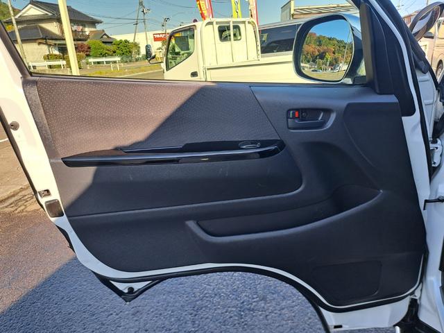 ハイエースバン ロングスーパーＧＬプライムセレ　４ＷＤディーゼルターボ　特別仕様車　寒冷地仕様　モデリスタスポイラー　社外１７インチアルミ　トヨタ純正ナビ・テレビ・バックカメラ　ウッドコンビステアリング　ＥＴＣ　キーレスエントリー　タイベル交換済み（64枚目）