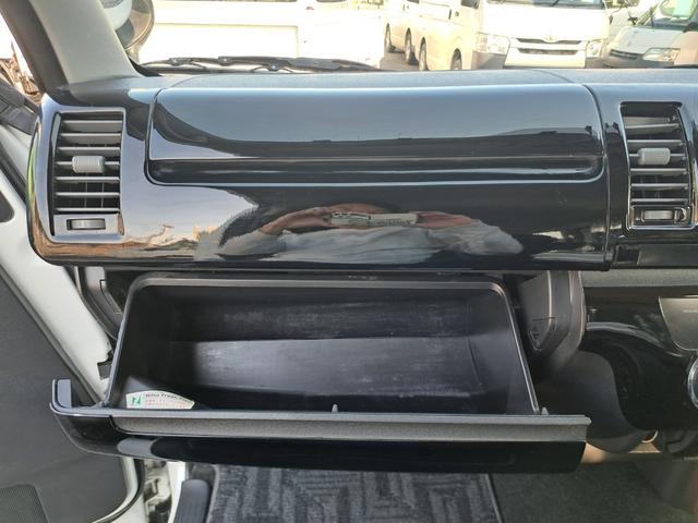 ハイエースバン ロングスーパーＧＬプライムセレ　４ＷＤディーゼルターボ　特別仕様車　寒冷地仕様　モデリスタスポイラー　社外１７インチアルミ　トヨタ純正ナビ・テレビ・バックカメラ　ウッドコンビステアリング　ＥＴＣ　キーレスエントリー　タイベル交換済み（66枚目）