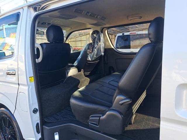 ハイエースバン ロングスーパーＧＬプライムセレ　４ＷＤディーゼルターボ　特別仕様車　寒冷地仕様　モデリスタスポイラー　社外１７インチアルミ　トヨタ純正ナビ・テレビ・バックカメラ　ウッドコンビステアリング　ＥＴＣ　キーレスエントリー　タイベル交換済み（67枚目）