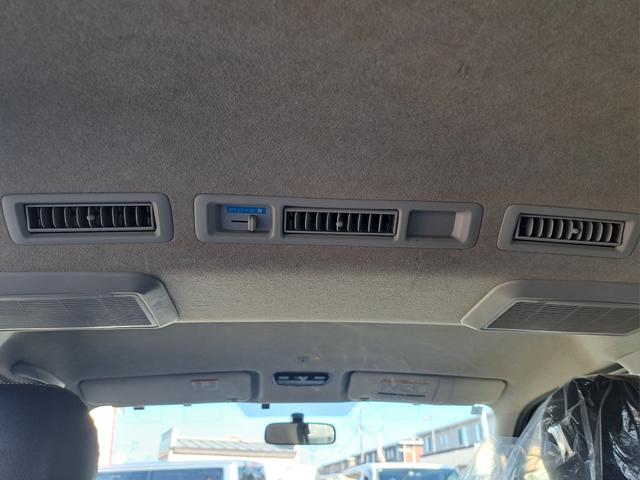ハイエースバン ロングスーパーＧＬプライムセレ　４ＷＤディーゼルターボ　特別仕様車　寒冷地仕様　モデリスタスポイラー　社外１７インチアルミ　トヨタ純正ナビ・テレビ・バックカメラ　ウッドコンビステアリング　ＥＴＣ　キーレスエントリー　タイベル交換済み（69枚目）