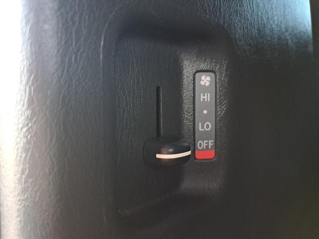 ハイエースバン ロングスーパーＧＬプライムセレ　４ＷＤディーゼルターボ　特別仕様車　寒冷地仕様　モデリスタスポイラー　社外１７インチアルミ　トヨタ純正ナビ・テレビ・バックカメラ　ウッドコンビステアリング　ＥＴＣ　キーレスエントリー　タイベル交換済み（70枚目）