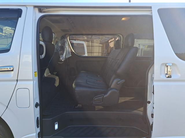 ハイエースバン ロングスーパーＧＬプライムセレ　４ＷＤディーゼルターボ　特別仕様車　寒冷地仕様　モデリスタスポイラー　社外１７インチアルミ　トヨタ純正ナビ・テレビ・バックカメラ　ウッドコンビステアリング　ＥＴＣ　キーレスエントリー　タイベル交換済み（71枚目）