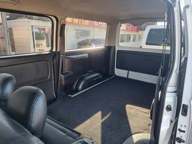ハイエースバン ロングスーパーＧＬプライムセレ　４ＷＤディーゼルターボ　特別仕様車　寒冷地仕様　モデリスタスポイラー　社外１７インチアルミ　トヨタ純正ナビ・テレビ・バックカメラ　ウッドコンビステアリング　ＥＴＣ　キーレスエントリー　タイベル交換済み（73枚目）