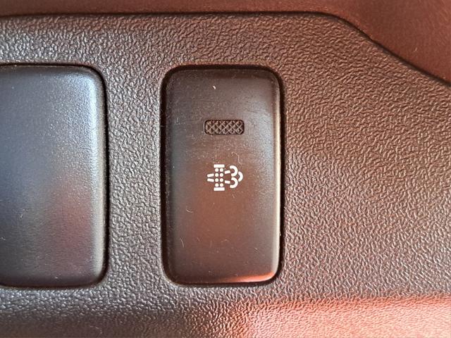 ハイエースバン ロングスーパーGL 4WDディーゼルターボ 寒冷地仕様車 カロッツェリア製ナビ・テレビ・バックカメラ 前後AC100V電源 Wオートエアコン ETC パワーヒート・排ガス浄化スイッチ イージークローザードア キーレス(16枚目)