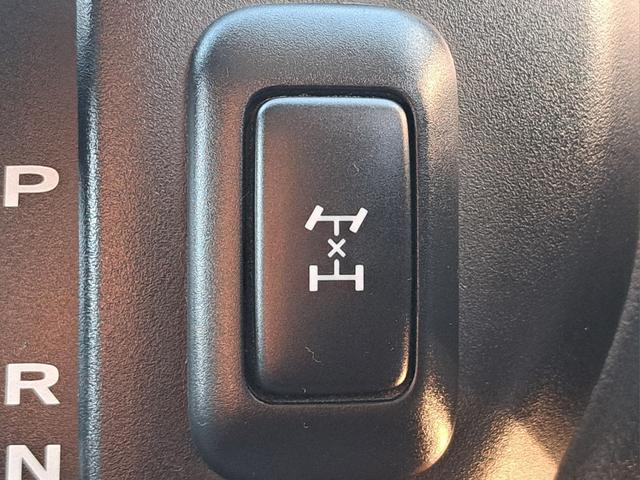 タウンエースバン GL 4WD 禁煙車 センターデフロック付 トヨタ純正ナビ・テレビ・バックカメラ Bluetooth付 ETC リアヒーター Wエアバック 電動格納ミラー キーレスエントリー(4枚目)