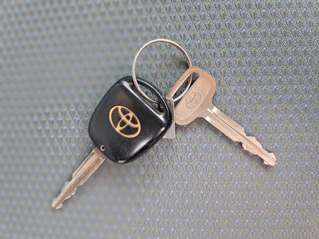 タウンエースバン GL 4WD 禁煙車 センターデフロック付 トヨタ純正ナビ・テレビ・バックカメラ Bluetooth付 ETC リアヒーター Wエアバック 電動格納ミラー キーレスエントリー(13枚目)