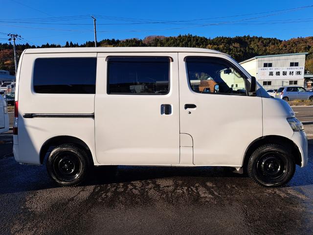 タウンエースバン GL 4WD 禁煙車 センターデフロック付 トヨタ純正ナビ・テレビ・バックカメラ Bluetooth付 ETC リアヒーター Wエアバック 電動格納ミラー キーレスエントリー(15枚目)