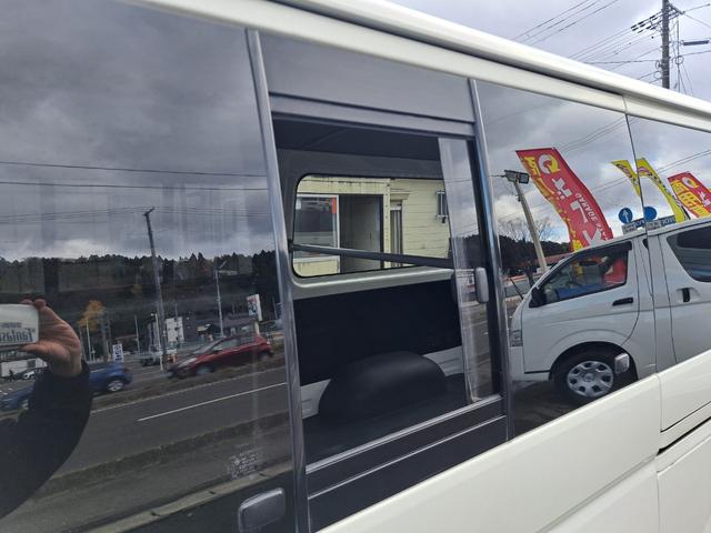 ハイエースバン ロングDX GLパッケージ 4WDディーゼルターボ LEDヘッドライト・フォグランプ 社外15インチアルミホィール TOYOTA純正HDDナビ・テレビ・Bluetooth付 ドライブレコーダー ETC 電動格納ミラー キーレス(29枚目)