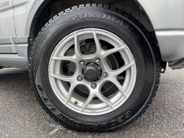 ジムニー ランドベンチャー　切替４ＷＤ　ターボ（車検２年）基本装備フル装備　キーレス　電格ミラー　フロア４ＡＴ　ＨＩＤ　ＡＢＳ　社外１６インチＡＷスタッドレスタイヤ装着済　タイミングチェーンエンジン（4枚目）