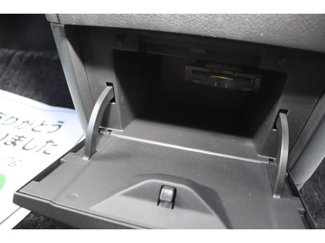 エルグランド ２５０ハイウェイスター　８人乗り　４ＷＤ　社外ＨＤＤナビ　バックカメラ　社外フリップダウンモニター　Ｂｌｕｅｔｏｏｔｈ対応　ＥＴＣ　１年保証（13枚目）