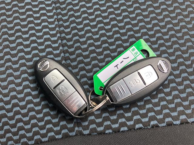 ノート Ｘ　ＦＯＵＲ　４ＷＤ　アルミホイール　スマートキー　電動格納ミラー　ＣＶＴ　盗難防止システム　衝突安全ボディ　ＡＢＳ　ＣＤ　ミュージックプレイヤー接続可　エアコン　パワーステアリング　パワーウィンドウ（14枚目）