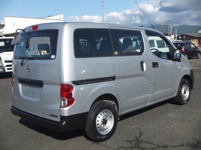 ＮＶ２００バネットバン ＤＸ　４ＷＤ　エアコン　パワステ　パワーウィンドウ　運転席＆助手席エアバック　ＡＢＳ　キーレス　（２／５人）（11枚目）
