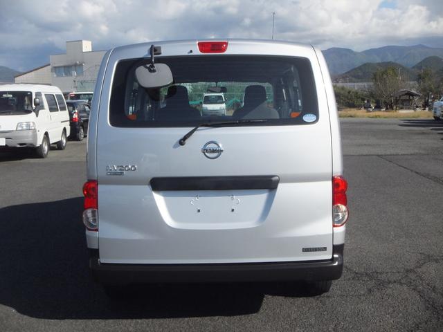 ＮＶ２００バネットバン ＤＸ　４ＷＤ　エアコン　パワステ　パワーウィンドウ　運転席＆助手席エアバック　ＡＢＳ　キーレス　（２／５人）（12枚目）