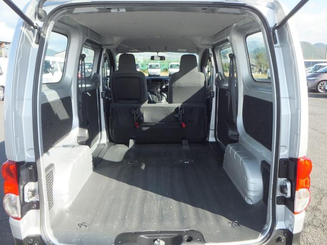 ＮＶ２００バネットバン ＤＸ　４ＷＤ　エアコン　パワステ　パワーウィンドウ　運転席＆助手席エアバック　ＡＢＳ　キーレス　（２／５人）（16枚目）