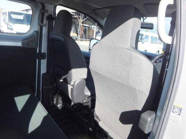 ＮＶ２００バネットバン ＤＸ　４ＷＤ　エアコン　パワステ　パワーウィンドウ　運転席＆助手席エアバック　ＡＢＳ　キーレス　（２／５人）（24枚目）