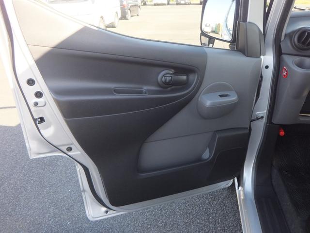ＮＶ２００バネットバン ＤＸ　４ＷＤ　エアコン　パワステ　パワーウィンドウ　運転席＆助手席エアバック　ＡＢＳ　キーレス　（２／５人）（26枚目）