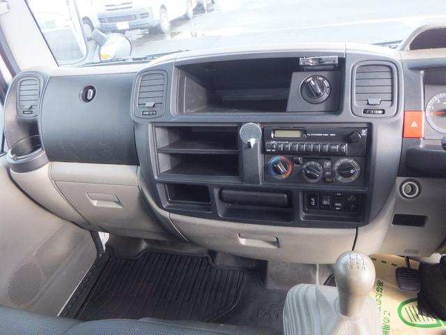 アトラストラック ショートフルスーパーローＤＸ　４ＷＤ　後輪シングルタイヤ　スチール（２９８ｃｍ）三方開　１．４ｔ積載　エアコン　パワステ　パワーウィンドウ　運転席エアバック　ＡＢＳ（３人）　ＳＺ４Ｆ２４（11枚目）