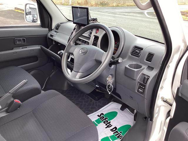 ハイゼットカーゴ クルーズリミテッド　５ＭＴ　純正ＣＤ／ラジオ　リモコンキー　両側スライドドア　電動格納ドアミラー　前後パワーウィンドー　エアコン　パワステ（13枚目）