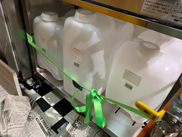 クイックデリバリー 　マニュアル５速　移動販売車　キッチンカー　２００リットル給排水タンク　麺茹で器　２層シンク　２口ガスコンロ　外部電源　冷蔵冷凍庫　ＮＯｘＰＭ不適合（12枚目）