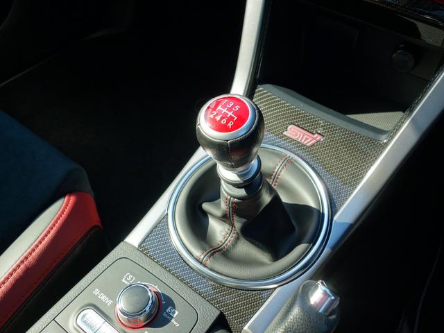 ＷＲＸ ＳＴＩ Ｔｙｐｅ　Ｓ　ナビ　Ｒカメラ　ＥＴＣ　ドライブレコーダー　ナビゲーション　Ｒカメラ　ＥＴＣ　ドライブレコーダー　ＬＥＤアクセサリーライナー　サイドカメラ　ドアバイザー　フロント＆リヤフォグランプ　大型リヤウイング　ＳＩドライブ　リヤビークルディテクション（19枚目）