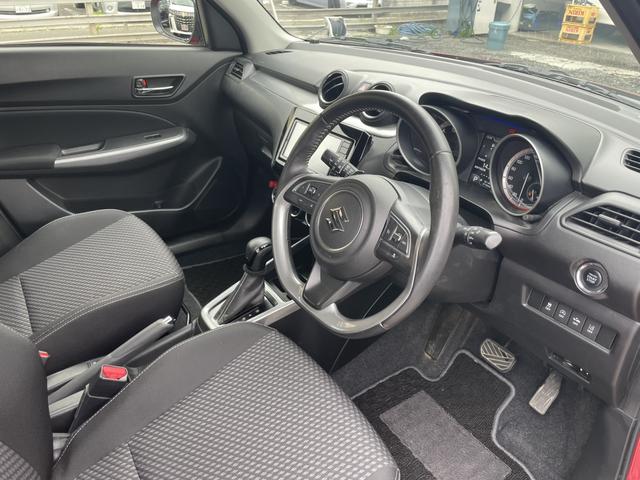 スイフト ハイブリッドＲＳ　４ＷＤ　アイドリングストップ　シートヒーター　レーンキープ　ＬＥＤヘッドライト　Ｂカメラ　衝突軽減Ｂ　ＡＣＣ　オートライト　フォグランプ　フルセグナビ　ＥＴＣ　Ｂｌｕｅｔｏｏｔｈ　１６インチ純正ＡＷ（9枚目）