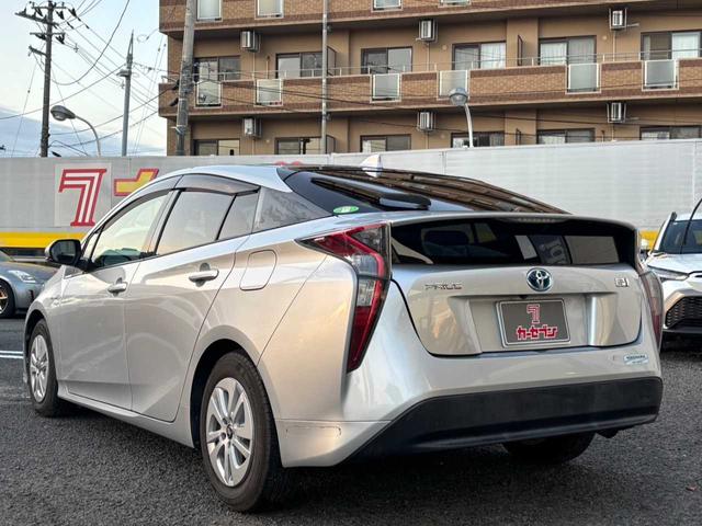 プリウス Ｓ　フルセグナビ　ＬＥＤヘッドライト　ＤＡＹライト　バックカメラ　オートクルーズ　衝突軽減ブレーキ　レーンキープ　オートマチックハイビーム　Ｂｌｕｅｔｏｏｔｈ　前後ドラレコ　ＥＴＣ　純正１５インチＡＷ（7枚目）
