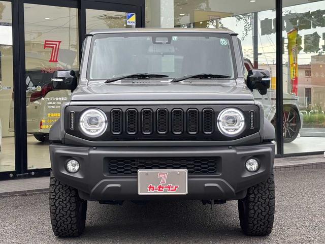ジムニーシエラ ＪＣ　４ＷＤ　ＡＬＰＩＮＥナビ　シートヒーター　ＬＥＤヘッドライト　オートライト　ヘッドライトウォッシャー　クリアランスソナー　衝突軽減ブレーキ　レーンキープ　前後ドラレコ　ＥＴＣ　ＡＴタイヤ（2枚目）