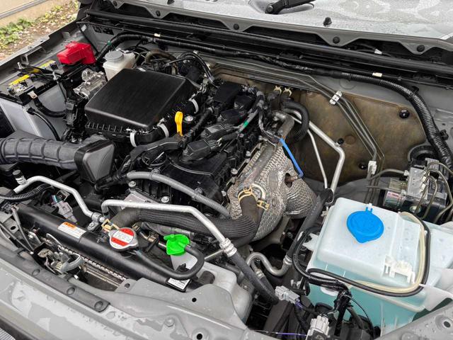 ジムニーシエラ ＪＣ　４ＷＤ　ＡＬＰＩＮＥナビ　シートヒーター　ＬＥＤヘッドライト　オートライト　ヘッドライトウォッシャー　クリアランスソナー　衝突軽減ブレーキ　レーンキープ　前後ドラレコ　ＥＴＣ　ＡＴタイヤ（9枚目）