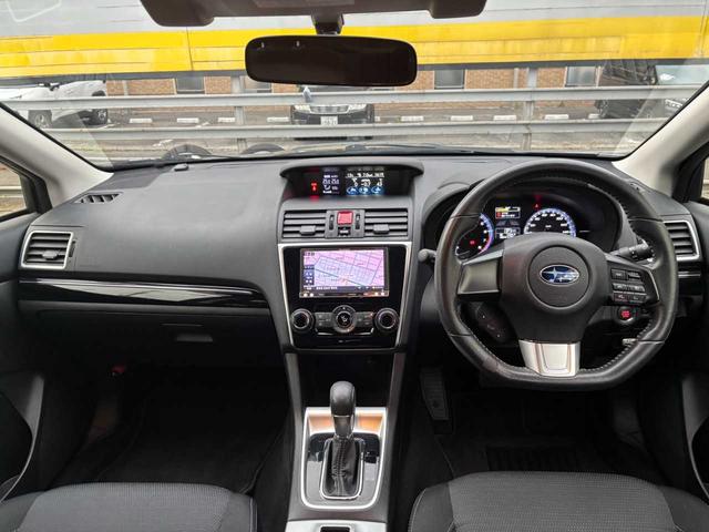 レヴォーグ ２．０ＧＴアイサイト　１オーナー　４ＷＤ　パドルシフト　フルセグナビ　バックカメラ　ＡＣＣ　ＬＥＤライト　Ｆフォグランプ　オートライト　レーンキープ　衝突軽減Ｂ　Ｂｌｕｅｔｏｏｔｈ　ＣＤ　ＥＴＣ　純正１８インチＡＷ（12枚目）