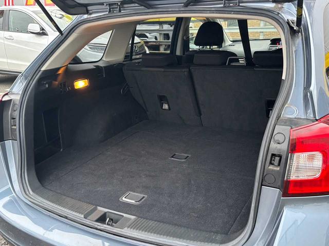 レヴォーグ ２．０ＧＴアイサイト　１オーナー　４ＷＤ　パドルシフト　フルセグナビ　バックカメラ　ＡＣＣ　ＬＥＤライト　Ｆフォグランプ　オートライト　レーンキープ　衝突軽減Ｂ　Ｂｌｕｅｔｏｏｔｈ　ＣＤ　ＥＴＣ　純正１８インチＡＷ（18枚目）
