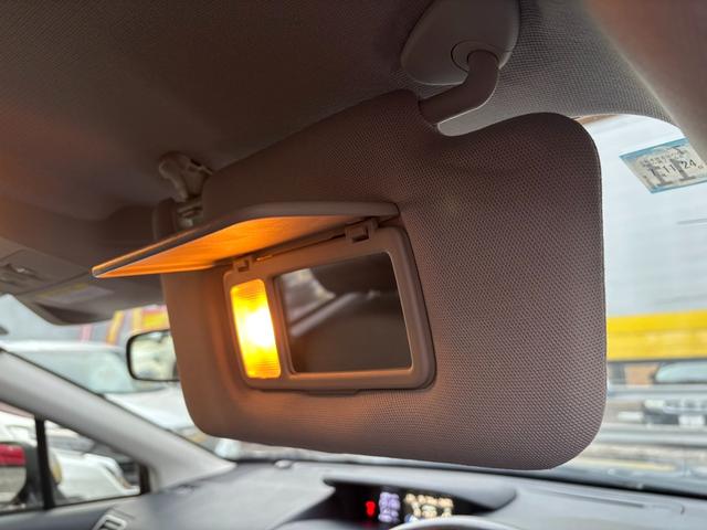 レヴォーグ ２．０ＧＴアイサイト　１オーナー　４ＷＤ　パドルシフト　フルセグナビ　バックカメラ　ＡＣＣ　ＬＥＤライト　Ｆフォグランプ　オートライト　レーンキープ　衝突軽減Ｂ　Ｂｌｕｅｔｏｏｔｈ　ＣＤ　ＥＴＣ　純正１８インチＡＷ（26枚目）