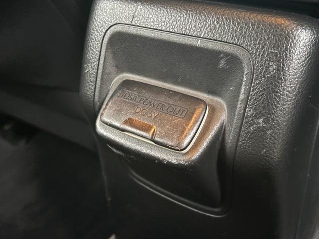 レヴォーグ ２．０ＧＴアイサイト　１オーナー　４ＷＤ　パドルシフト　フルセグナビ　バックカメラ　ＡＣＣ　ＬＥＤライト　Ｆフォグランプ　オートライト　レーンキープ　衝突軽減Ｂ　Ｂｌｕｅｔｏｏｔｈ　ＣＤ　ＥＴＣ　純正１８インチＡＷ（29枚目）