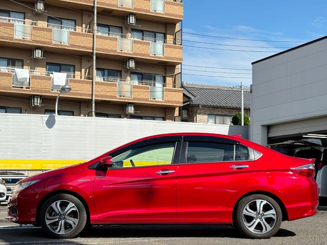 サイドビューです！外装は専任のスタッフが真心込めてワックス磨きを行ってますので、ピカピカな状態に仕上がってます！ご来店の上，この仕上がりをお確かめ下さい！